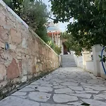 Studio Flat - Sleeps 4 & Private Garden