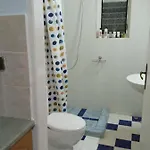 Studio Flat - Sleeps 4 & Private Garden Апартаменты Nivice (Vlore)