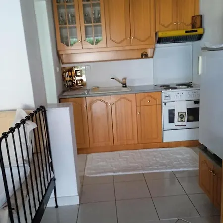Studio Flat - Sleeps 4 & Private Garden Nivice (Vlore)