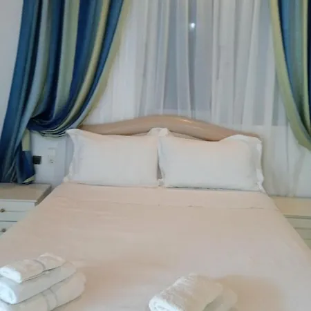 Studio Flat - Sleeps 4 & Private Garden * Nivice (Vlore)