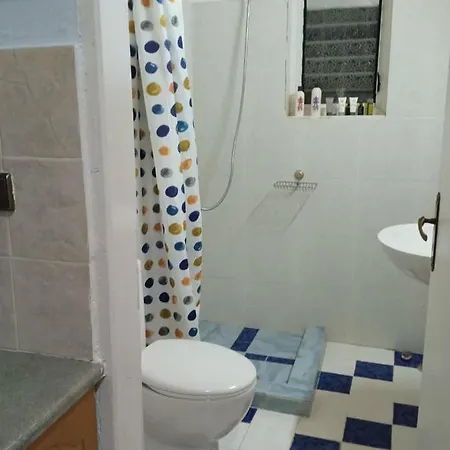 Studio Flat - Sleeps 4 & Private Garden Appartement Nivice (Vlore)