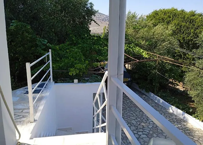 Studio Flat - Sleeps 4 & Private Garden Apartament Nivice (Vlore)