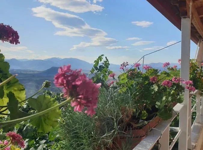 Studio Flat - Sleeps 4 & Private Garden * Nivice (Vlore)