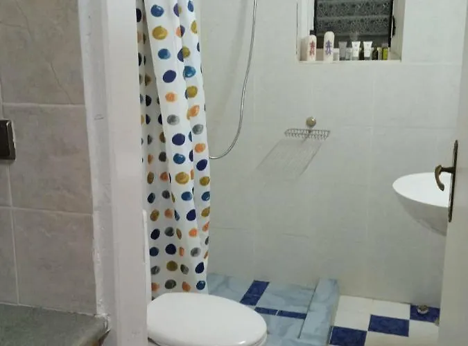 Studio Flat - Sleeps 4 & Private Garden Appartement Nivice (Vlore)