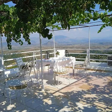 Studio Flat - Sleeps 4 & Private Garden