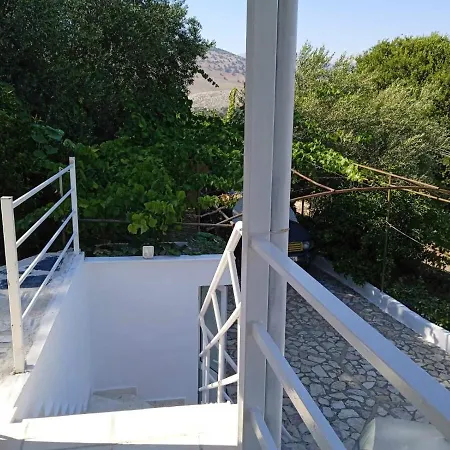 Studio Flat - Sleeps 4 & Private Garden Apartament Nivice (Vlore)
