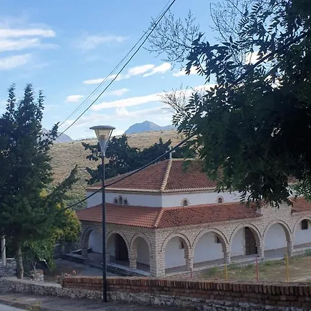 Studio Flat - Sleeps 4 & Private Garden