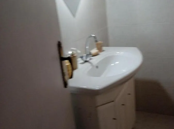 Studio Flat - Sleeps 4 & Private Garden Nivice (Vlore)